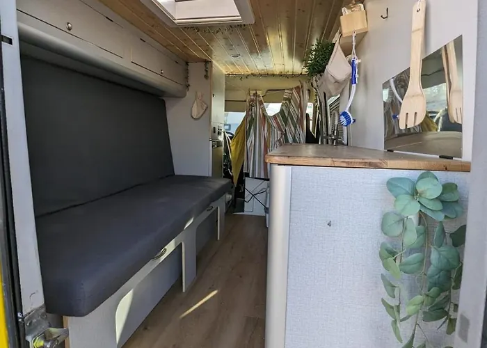 مكان تخييم Campervans
